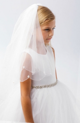 Communion Veil Style 719- White Veil on Comb with Scalloped Edge