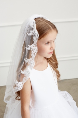 Mantilla Veil with Lace Applique Trim - Style 604