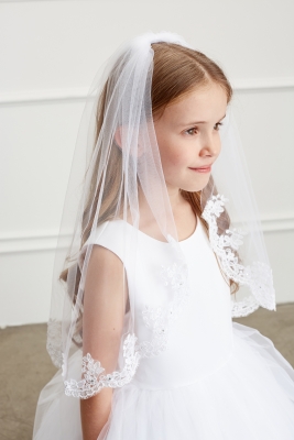 Scalloped Veil with Lace Applique Trim - Style 606